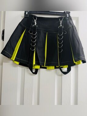 NWOT Current Mood TOXIC LAST SECOND CHANCE PLEATED SKIRT